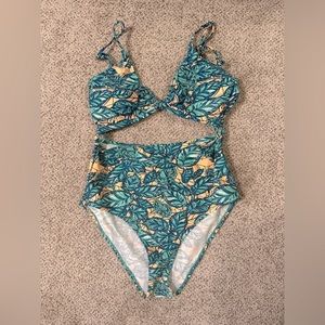 Cupshe Women's Medium One-Piece Swimsuit